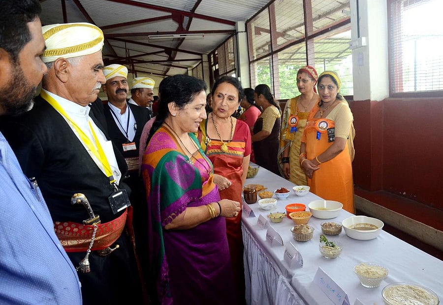 Faced with soaring global energy prices, coal supply disruptions and outages at coal-fired power plants, the country's energy market operator has taken unprecedented measures to control electricity and gas prices.