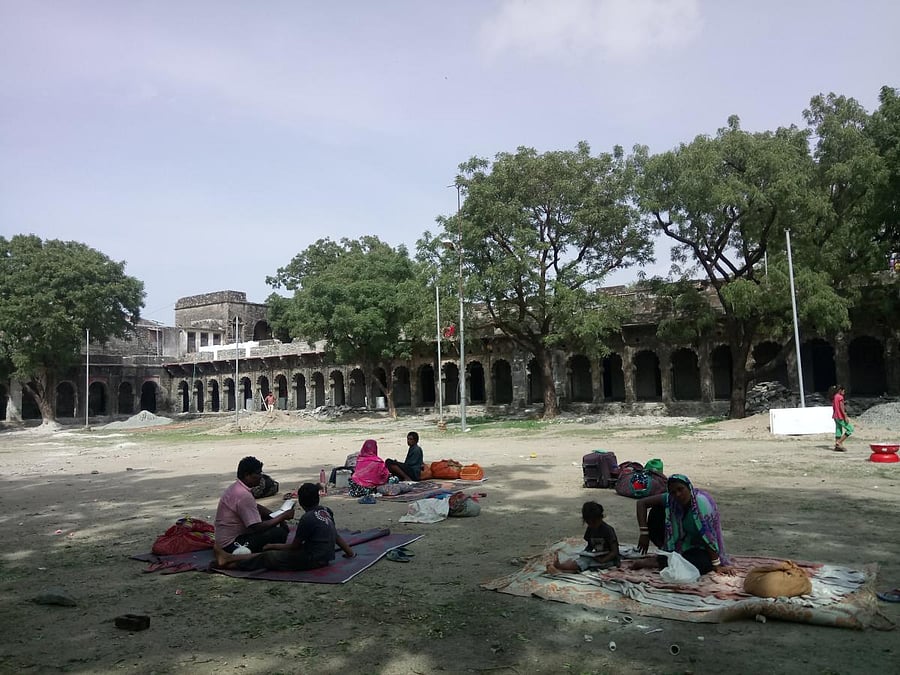 Devotees forced to sleep in open as dharamshala at Charbhuja is in bad shape. (DH photo/Tabeenah Anjum)
