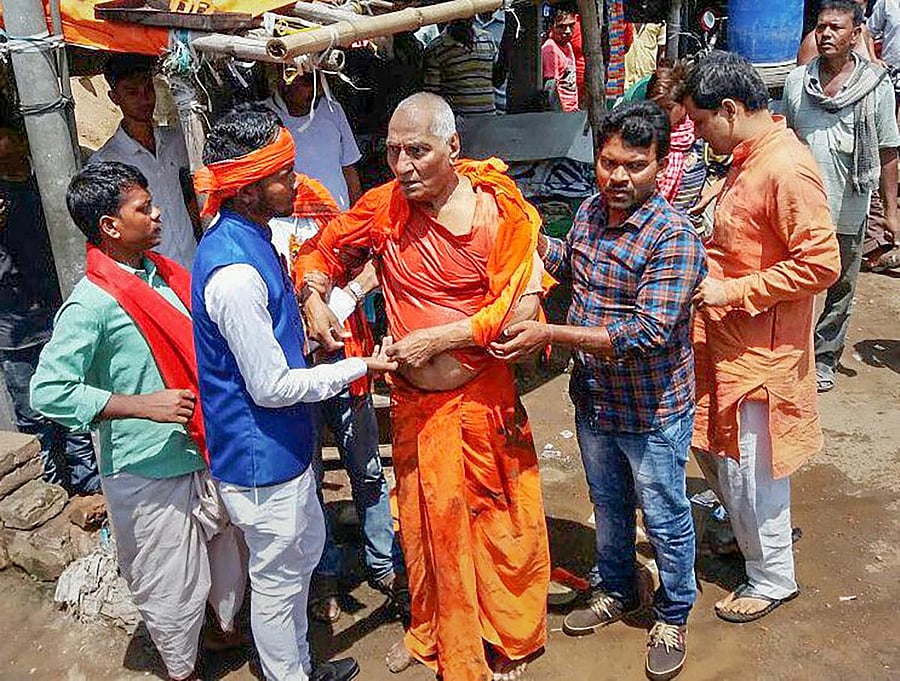 Social activist Swami Agnivesh after he was allegedly assaulted by Bharatiya Janata Yuva Morcha (BJYM) workers, during his visit to Pakur on Tuesday, July 17, 2018. PTI file photo