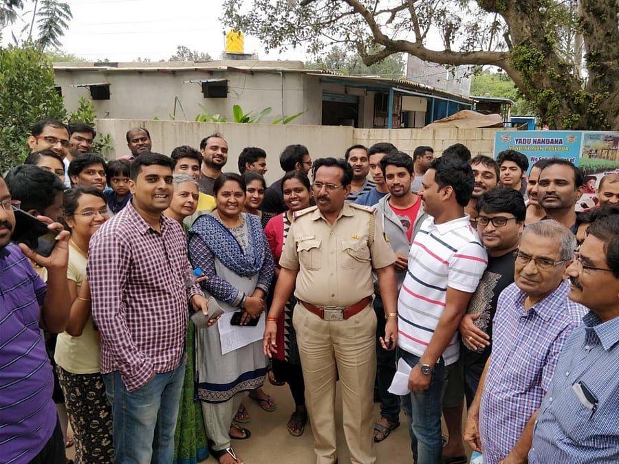 Residents of apartment complexes on the Panathur-Belagere Road shared their grievances with the area corporator, who met them on Sunday. 