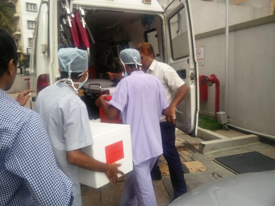 The donor's kidney being dispatched from Suguna Hospital in Rajajinagar for transplant at Columbia Asia hospital in Hebbal. DH photo.