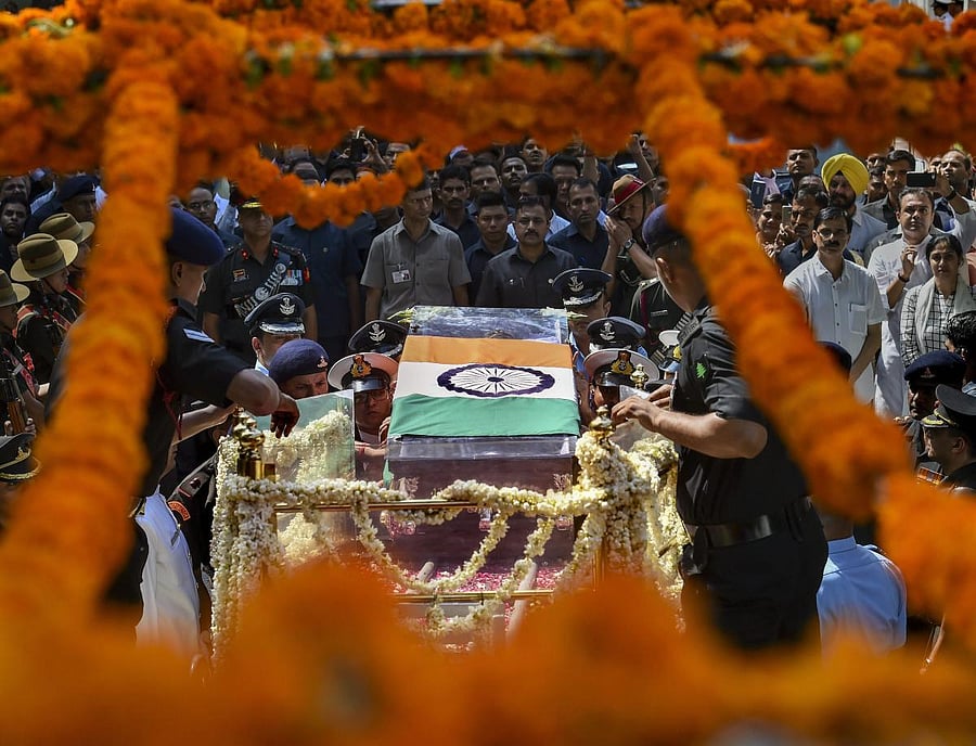 Mortal remains of former prime minister Atal Bihari Vajpayee being taken from his Krishna Menon Marg residence to BJP headquarters at Deen Dayal Upadhyay Marg for the last rites, in New Delhi on Friday, August 17, 2018. (PTI Photo/Arun Sharma)