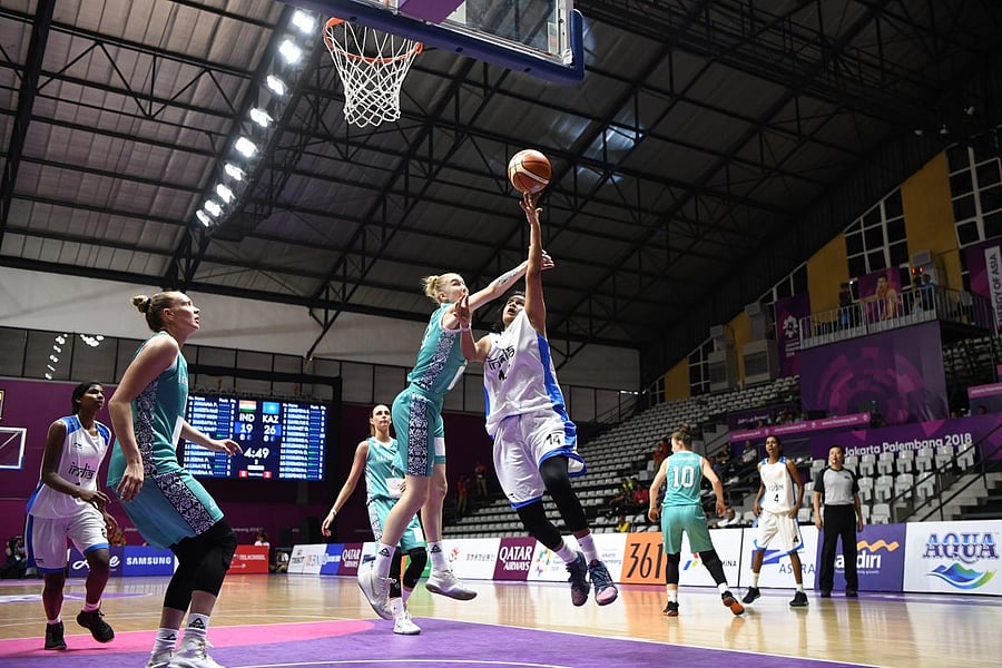 India's Shireen Limaye (centre R) shoots past Kazakhstan's Anna Vinokura (C) in their women's basketball preliminary Group A game on Friday. AFP