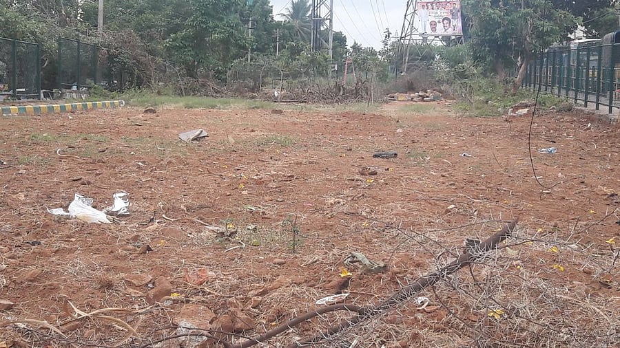 According to citizens and urban experts, instead of auctioning the civic amenity sites, where the lease has expired, the government should convert them into parks and playgrounds.