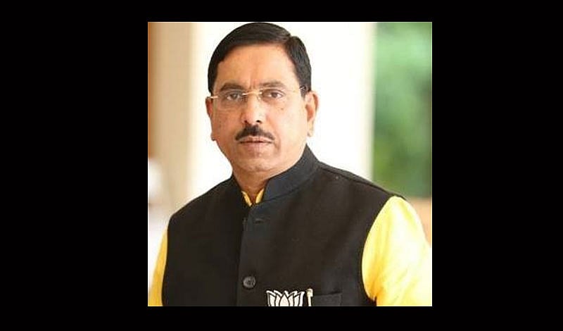 Coming down heavily on Congress chief Rahul Gandhi for saying that unemployment in India can lead youth towards organisations like ISIS, Dharwad MP Pralhad Joshi called him 'mad', and charged that Congress leaders are talking the language of Pakistan. Picture courtesy Twitter