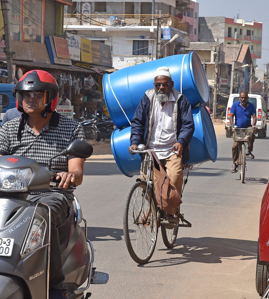 A senior citizen cycles on Ejipura main road in Bengaluru. (DH File Photo/S K Dinesh)