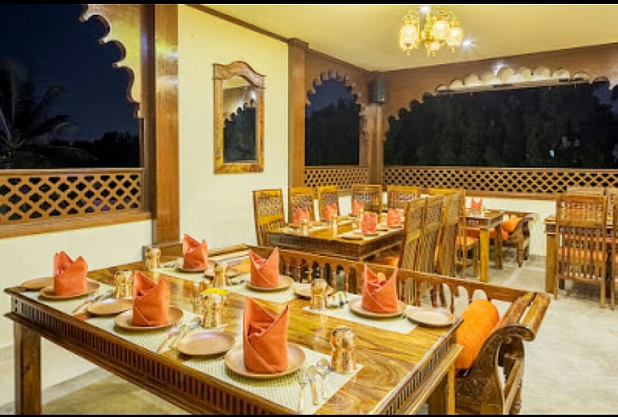The Spice Bazaar has a royal-themed ambience that transports you to the past.