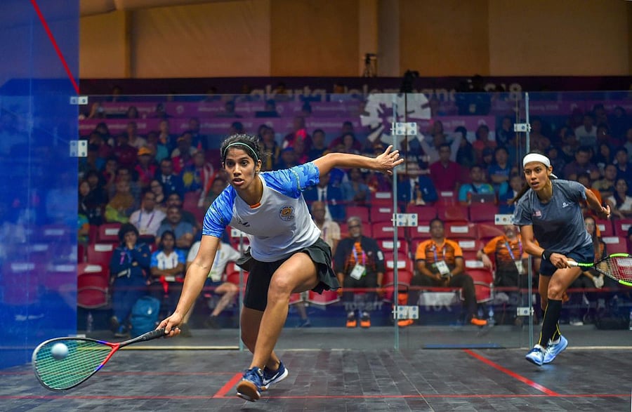 GIANT SLAYER: India’s Joshna Chinappa (left) during her team’s semifinal match against Malaysia’s Nicol David in Jakarta on Friday. Joshna won 12-10, 11-9, 6-11, 10-12, 11-9. PTI