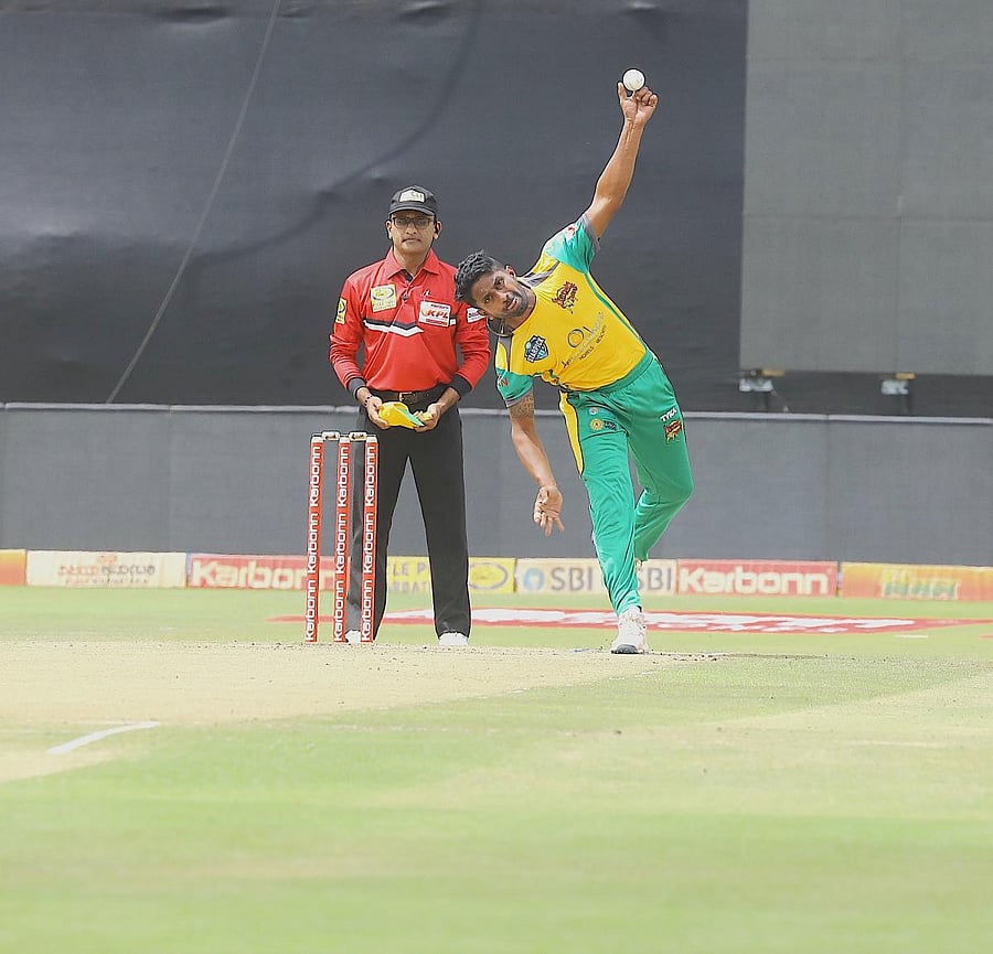 SPINNING A WEB: K P Appanna of Bijapur Bulls bagged 4/21 against Shivamogga Lions. DH photo