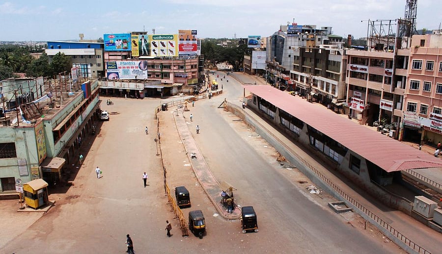 Otherwise busy Old Bus Stand and the road in front of it in Hubballi, wears a deserted look on Monday, on the occasion of Bharat Bandh.
