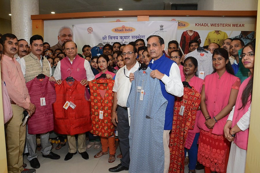 Khadi and Village Industries Commission (KVIC) Chairman Vinai Kumar Saxena launches Modi Jacket and Kurta. (Image courtesy: @kvicindia/Twitter)