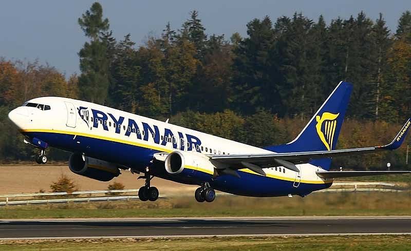 The Ryanair plane was about to take off for Amsterdam around 7 am from Dublin airport. (pic @Ryanair)