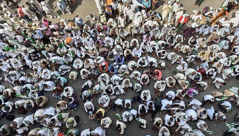 <div class="paragraphs"><p>Farmers sit in protest at Delhi-UP border during 'Kisan Kranti Padyatra' in New Delhi.</p></div>
