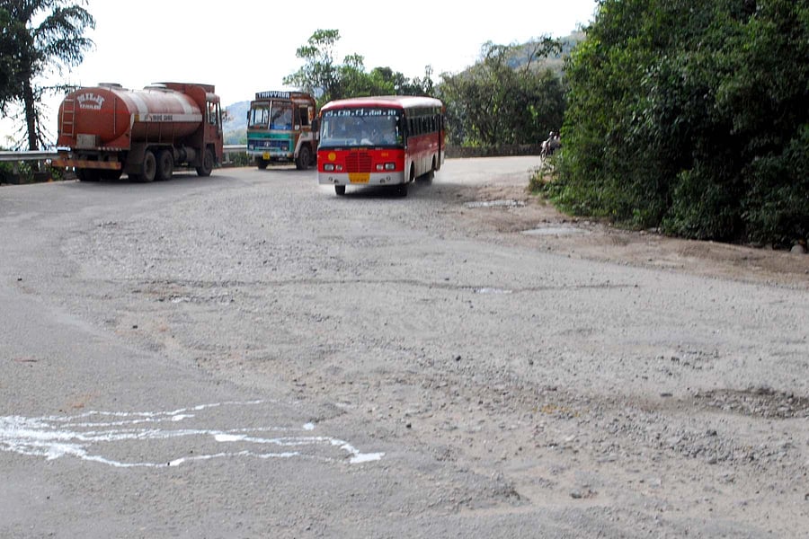 Ordinary buses, including sleeper coaches and smaller goods vehicles, were plying via Charmadi Ghat until recently. (DH FILE PHOTO)