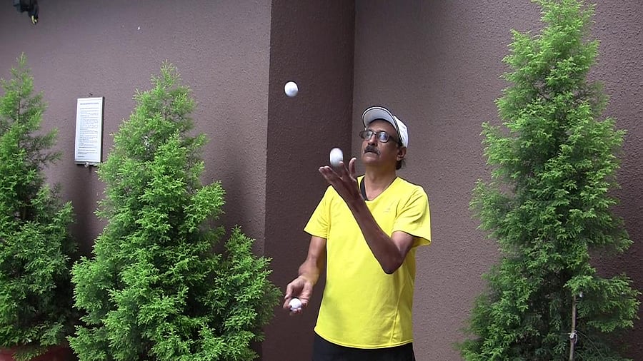 Krishnakumar Raman is one of the first few "jogglers" (juggling while you jog) in the country to have mastered the sport and has inspired many to take up the skill. 