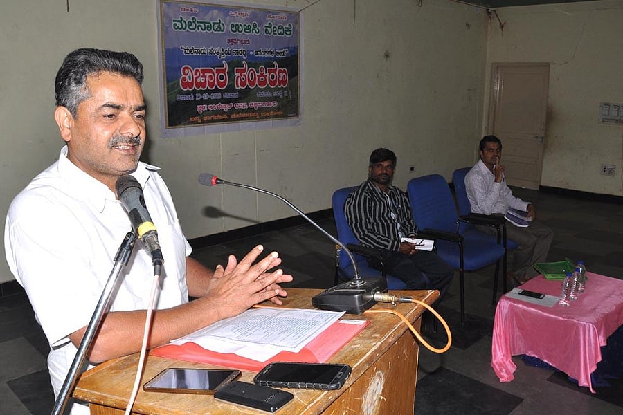 Environmentalist Kalkuli Vittala Hegde speaks at a seminar in Chikkamagaluru on Saturday.