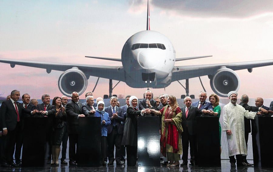 Turkish President Tayyip Erdogan and participants perform a virtual plane take off during the official opening ceremony of Istanbul's new airport, in Istanbul, Turkey October 29, 2018. (Kayhan Ozer/Presidential Press Office/Handout via REUTERS)