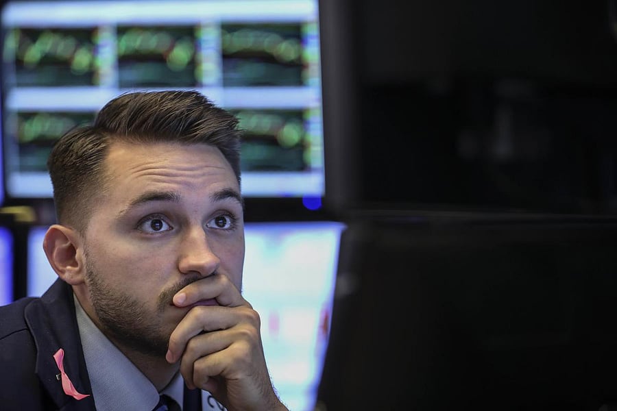 Against the yen, the U.S. currency rose to one-month high of 113.82 yen while the euro stood flat at $1.1427, retreating from a rise to two-week high of $1.1473. AFP file photo