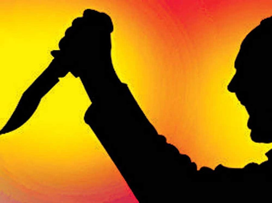 A 30-year-old habitual offender was hacked to death by his friends over a love affair near Ramchandrapura bus station at Gangamma Gudi on Thursday night. DH illustration