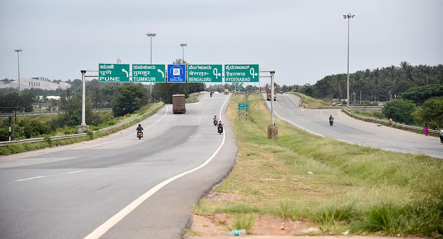 'Undue benefits' were accrued through imposition of exorbitant toll (342% higher than basic rates of National Highways) and leveraging of excess land for real estate.