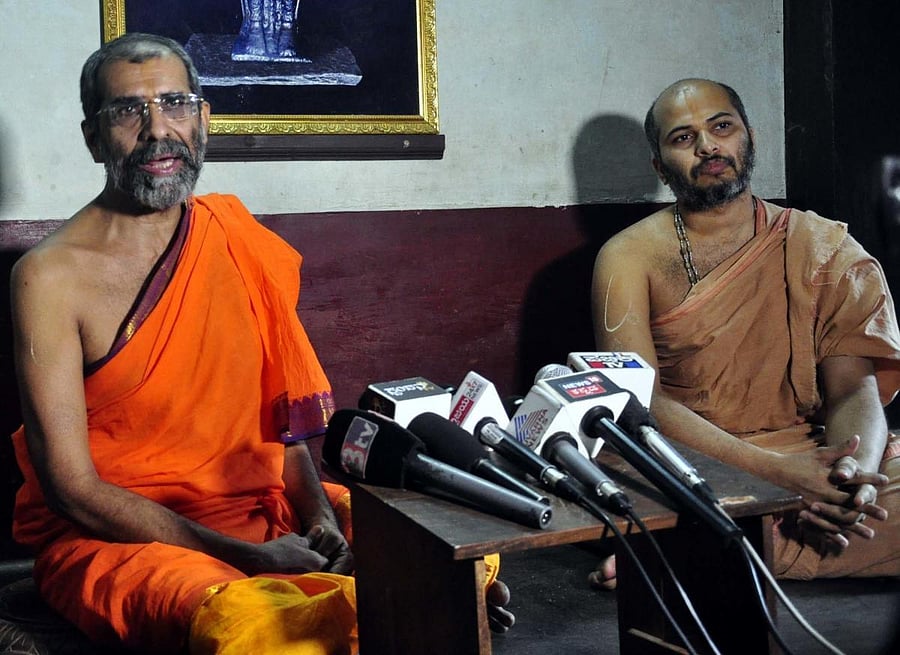Admaru Mutt seer Sri Vishwapriya Theertha Swami and junior seer Eshapriya Theertha Swami speak to media persons in Udupi.