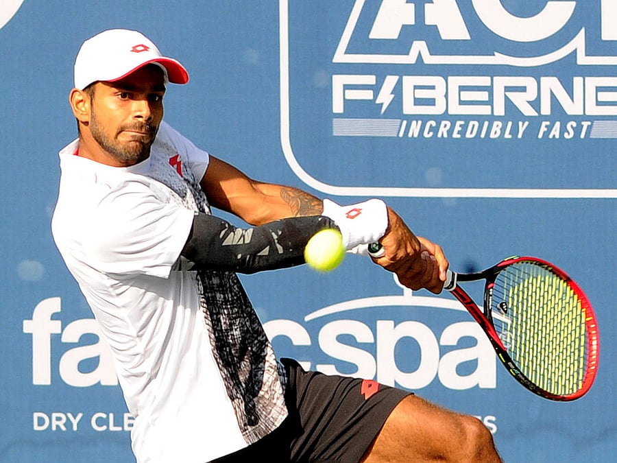 Sumit Nagal of India in action against Britain's Jay Clarke in the first round of the men's singles at the Bengaluru Open ATP Challenger on Monday. DH Photo/ Srikanta Sharma R