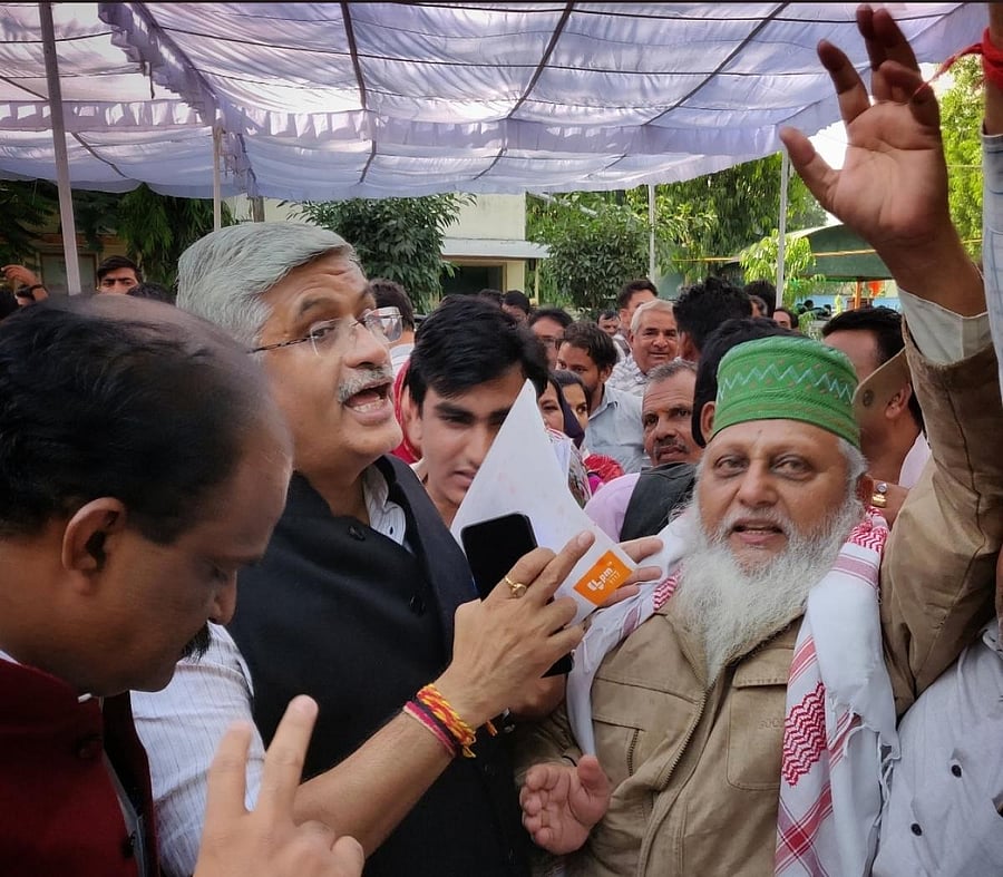 The protesters met BJP’s Rajasthan election management committee convenor Gajendra Singh Shekhawat at party office.