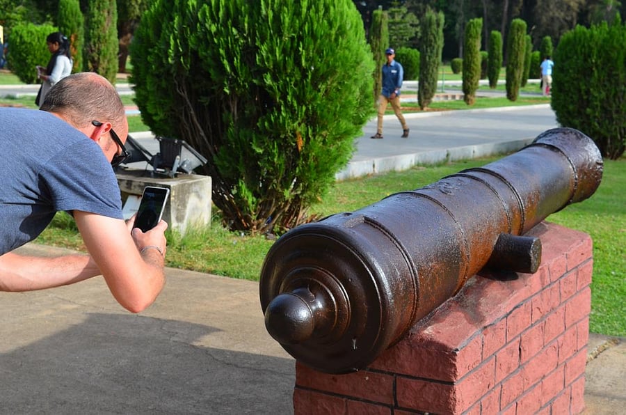 Another view of the 'Bacon Solid' cannon at Darya Daulat Bagh, Srirangapatna
