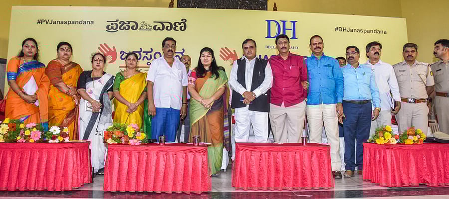 Jayanagar MLA Sowmya Reddy speaks at Janaspandana-Citizens For Change, a civic grievance redress event organised by DH and Prajavani on Saturday.Seen are corporators (from left) M Malathi (Shakambari Nagar), Deepika L Manjunatha (Sarakki), K N Lakshmi Nat