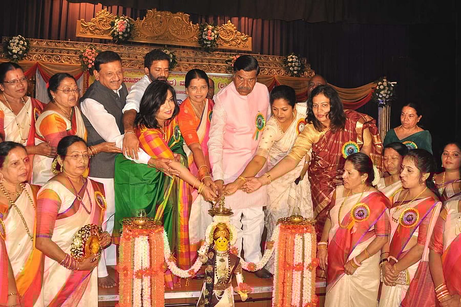 Former minister Mallikarjuna Nagappa inaugurates the annual day programme and Prathibha Puraskar award ceremony organised by the Zilla Kuruhina Shetty (Nekara) Mahila Sangha in Chikkamagaluru on Sunday.