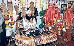 Newly married couples with the sect chief