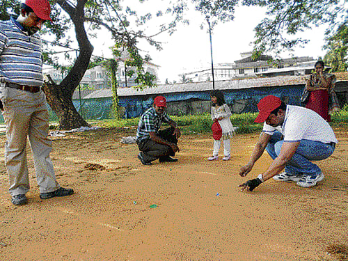 A couple of Synergians play goli kali.