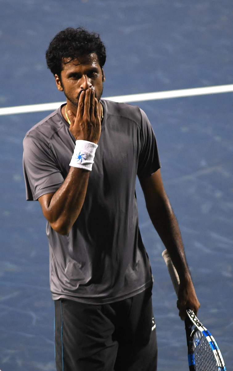 India's Saketh Myneni blows kisses to the fans after beating Aleksandr Nedovyesov in the semifinals of Bengaluru Open on Friday. DH Photo/ Srikanta Sharma R