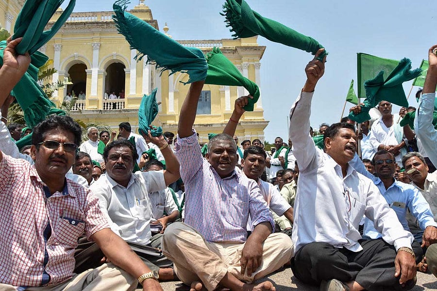 On the day, when Chief Minister H D Kumaraswamy was scheduled to visit Shivalli in Dudda hobli of Mandya taluk, a farmer has committed suicide in a neighbouring village on Friday morning.  DH file photo