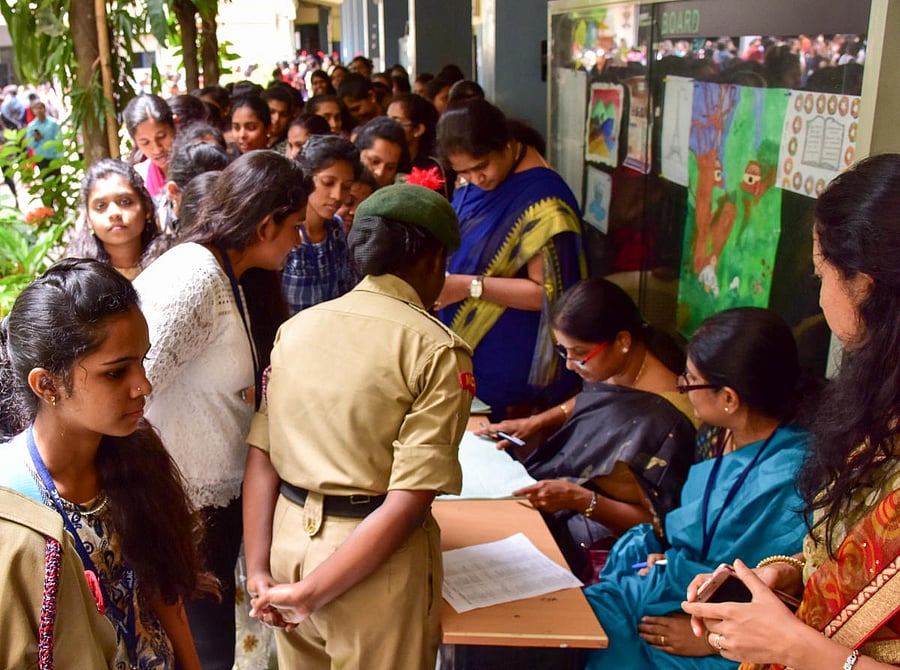 Beginning today, the special campaign, aimed to get huge voter enrollment, will be held until November 25, across all polling stations in the city. DH File Photo/ representation only 