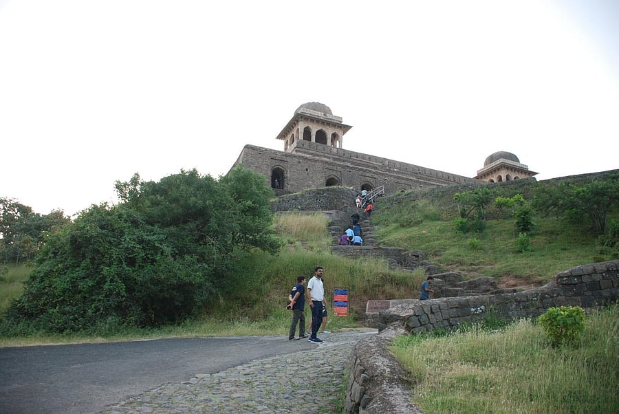 Roopmati’s Pavilion perched regally on the edge of a precipice