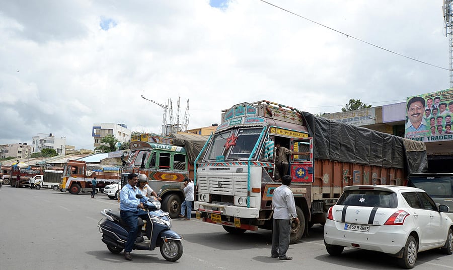 Lorries lined up to laoding and unloading at APMC Yard, Yeshwanthpur in Bengaluru on Wednesday. Photo by Satish Badiger