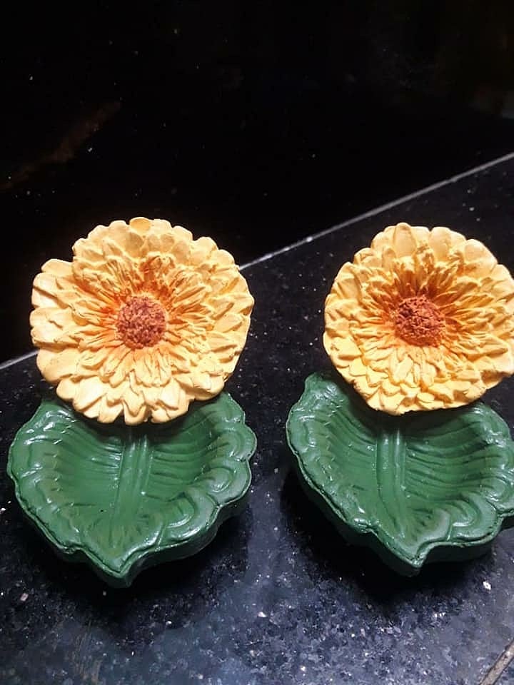 Leaf-shaped terracotta diya