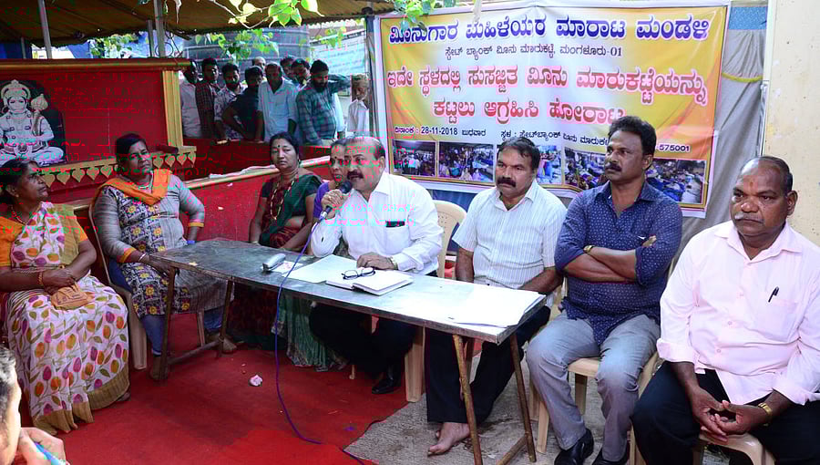 State Bank Meenugarara Mahila Marata Mandali’s legal advisor S P Chengappa seen urging the Mangaluru City Corporation to build a state-of-the-art fish market next to the inter-city private bus stand near the fish market premises on Wednesday.