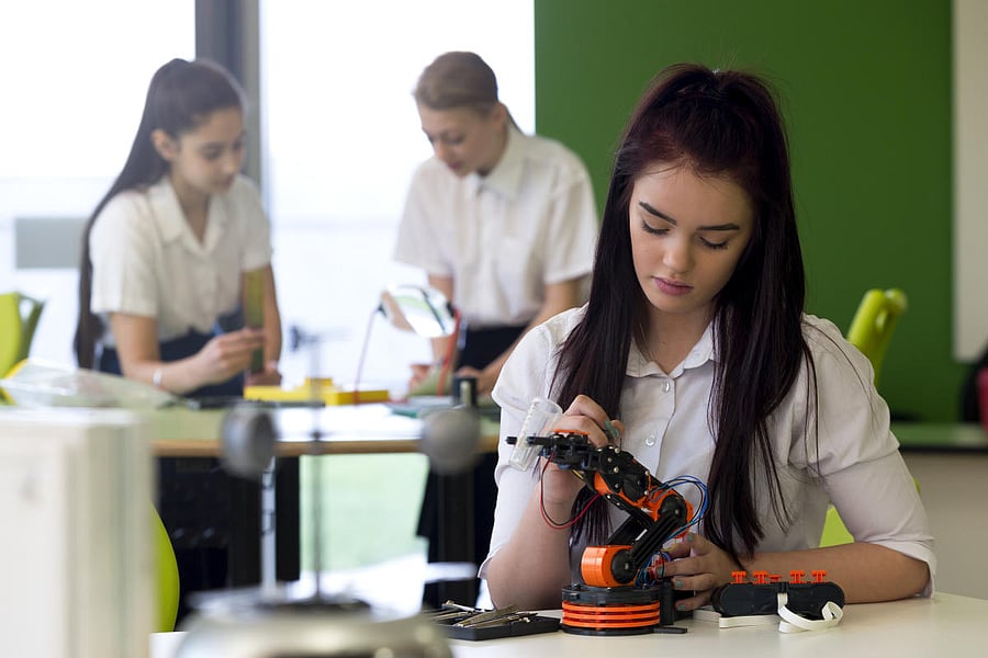 build your career Students should critically analyse current trends and evaluate long-term opportunities.