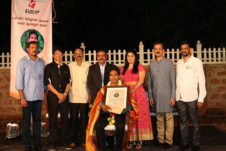 The Leo Rodrigues Family Kittall Youth Award 2017 was given to writer Roshu Bajpe.