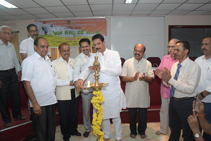 MP Nalin Kumar Kateel inaugurates a training for arecanut tree climbers — Adike Kaushalya pade—organised jointly by the Campco, ICAR-CPCRI and University of Agricultural and Horticultural Sciences, Shivamogga, at CPCRI Regional Station at Vittal on Wednesday.