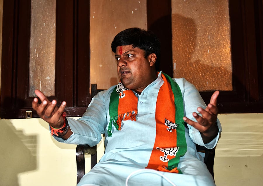 On the sidelines of the campaign trail, Singh tells Tabeenah Anjum of DH that he is confident of Raje's victory from Jhalrapatan. (Photo: Suman Sarkar)