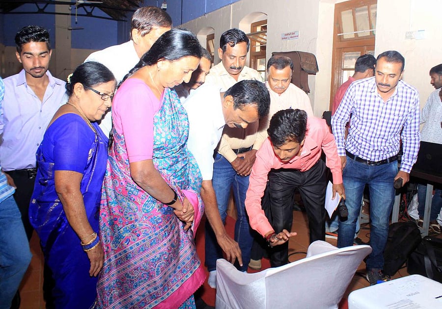 Karnataka Arebhashe Samskrithi Mathu Sahitya Academy president P C Jayaram releases the short film ‘Nentathi Goode’.