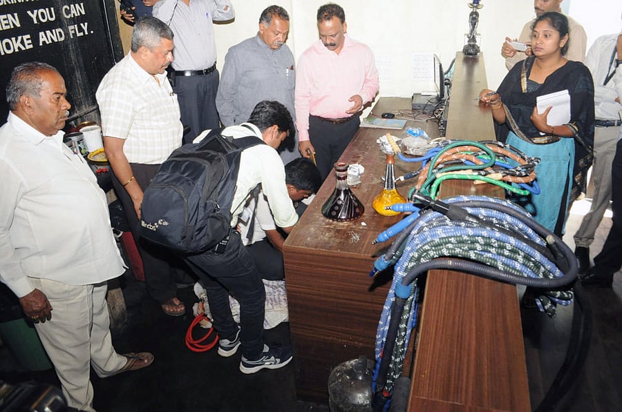 Officials of the Mysuru City Corporation conduct a raid on illegal hookah bars in Mysuru. (DH File Photo)