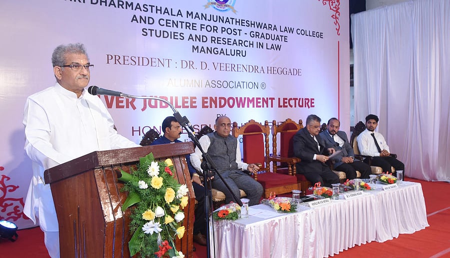 Shri Kshethra Dharmasthala Dharmadhikari Dr D Veerendra Heggade addresses the gathering at the silver endowment talk organised at SDM Law College in Mangaluru on Saturday.
