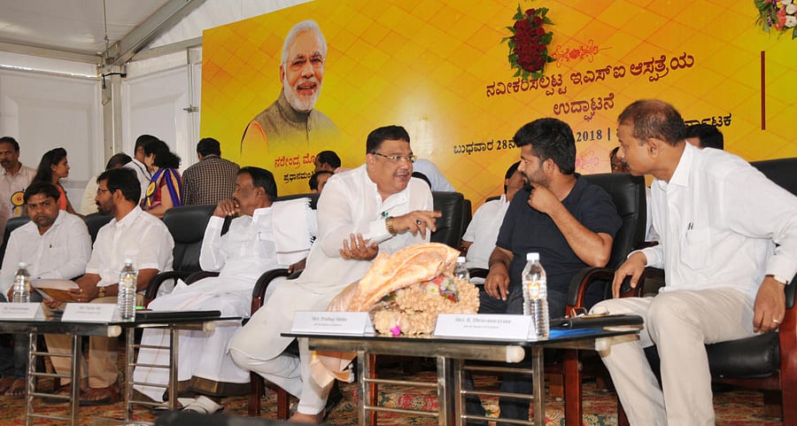 MLA Tanveer Sait, MPs Pratap Simha and R Dhruvanarayan interact during inaugural ceremony of renovated ESIC hospital, on KRS Road, in Mysuru, on Wednesday.
