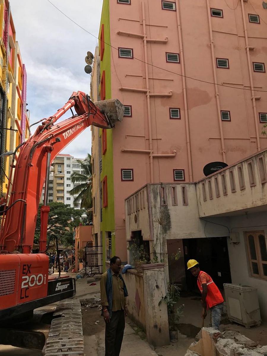 Builders want to invest less and earn more. This picture shows the tilting building in Marathahalli. DH FILE PHOTO