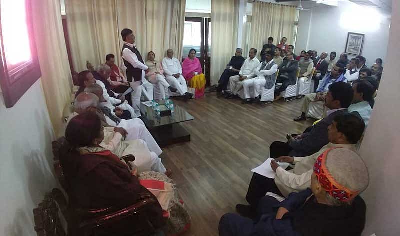 Union Minister for Chemicals and Fertilizer D V Sadananda Gowda  chaired  a meeting with Union Minsters from Karnataka and Members  of Parliament from all the parties to discuss Karnataka irrigation projects including Mekedatu and Mahadayi  at New Delhi on Thursday.  Karnataka Water Resources Minister D K Shivakumar addressing the meeting. (DH Photo)