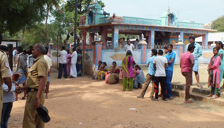 The Police have taken Mahadeshwara Betta Saluru Mutt seer Pattada Immadi Mahadevaswamy into custody on Tuesday late night in connection with the Sulvadi prasada poisoning case. DH file photo